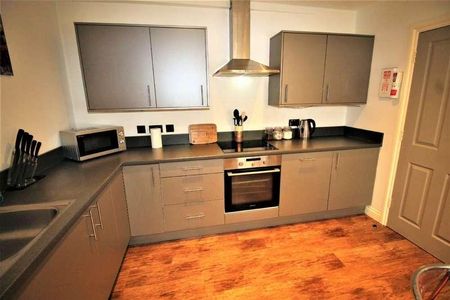 Bed Flat In The Courtyard St Annes Well Mews, Lower North Street, Exeter, EX4 - Photo 5