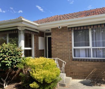 Two‑bedroom unit in a convenient location. - Photo 4