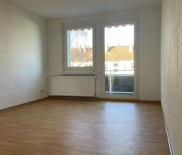 Sanierte 3-Raum-Wohnung mit Balkon in grüner Wohnanlage zu vermieten - Foto 1