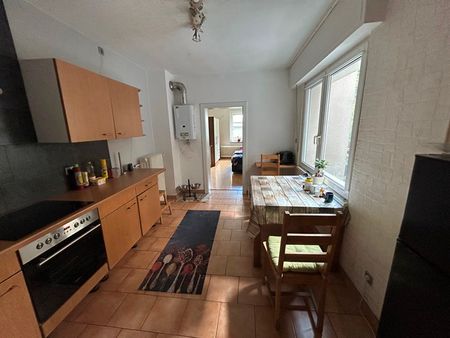 Helle 3 Zimmer Wohnung im Erdgeschoss mit großer Terrasse und Garten! - Photo 2