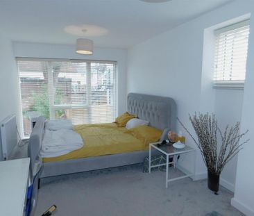 2 bedroom end of terrace house to rent - Photo 3