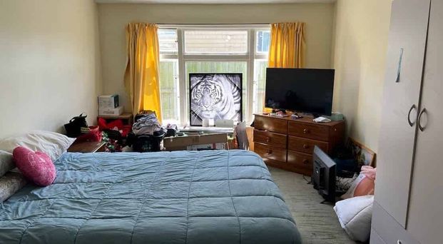 An old house with new shower, new aircon - Photo 1