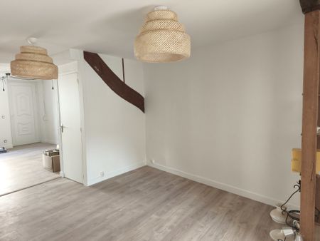 Maison de village 91 m² - 4 Pièces - Courville-Sur-Eure - Photo 2