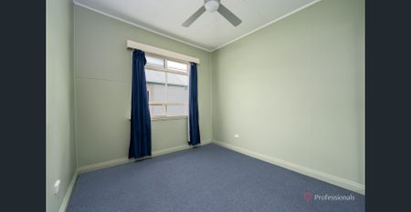 CHARMING COTTAGE AVAILABLE NOW! - Photo 5