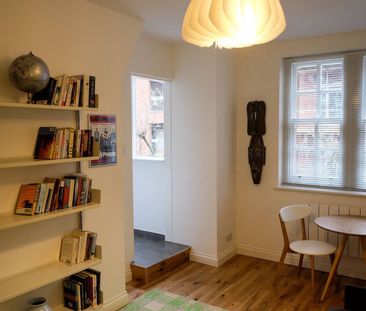 Studio Flat, Sandwich House, WC1H - Photo 2