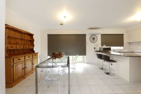 Charming 3-Bedroom Home with Modern Comforts in Lalor - Photo 3