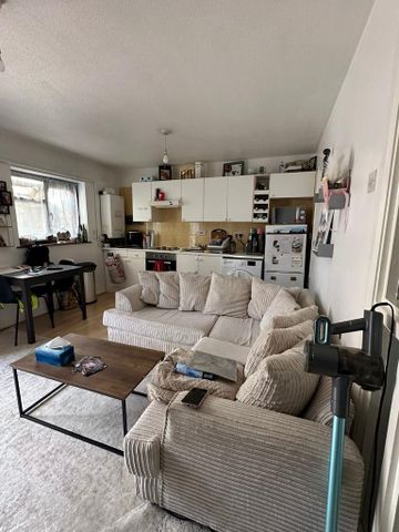 1 bedroom flat to rent - Photo 2