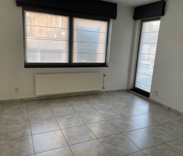 ruim instapklaar twee slaapkamer appartement met groot zongericht t... - Foto 1