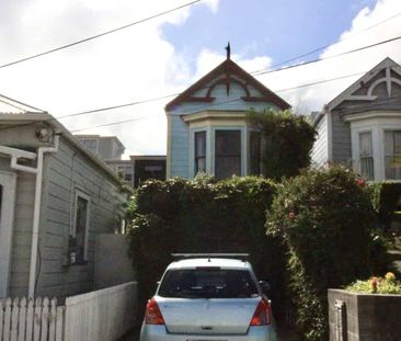 Charming pet friendly Home on Wallace Street – Your Perfect Sanctuary! - Photo 1