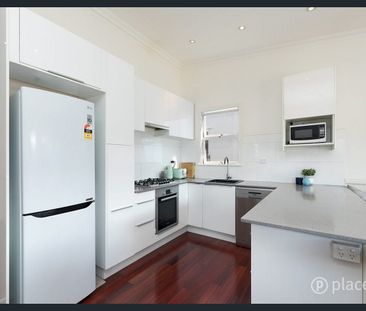 Charming Queenslander in Sought After Locale! - Photo 3