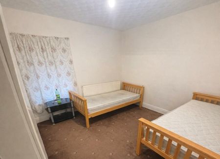 3 bedroom terraced house to rent - Photo 3