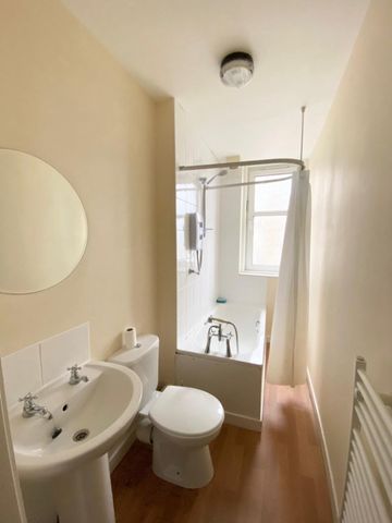 3 bedroom apartment to rent - Photo 5