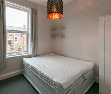 3 bedroom flat to rent - Photo 6