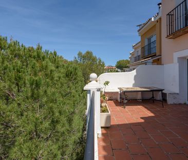 Townhouse in Benahavís - Photo 2