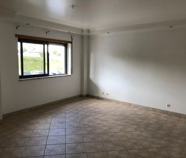 Apartamento T1 sem móveis para arrendamento na zona da Cavaleira, A... - Photo 2