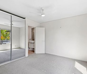 Stylish Simplicity - Photo 3