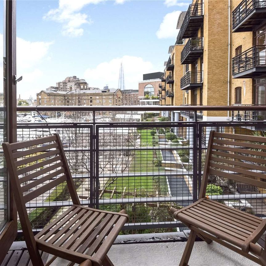 A well appointed two bedroom two bathroom apartment located on the 2nd floor of this sought after and prestigious development overlooking St. Katharine's Dock Marina. - Photo 1