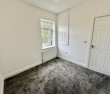 2 bedroom end of terrace house to rent - Photo 3