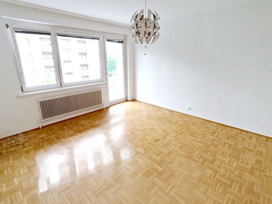 Sehr gut geschnittene Zweizimmer-Wohnung mit Balkon und Garagenplatz - Zentrale, ruhige Lage - Photo 1