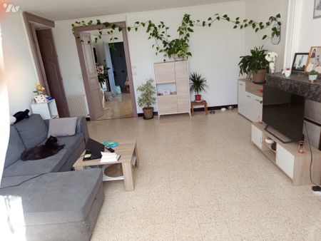 Appartement de 105 m² situé au 1er étage, expo sud-est, vue dégagée. - Photo 2