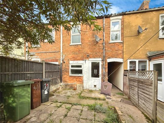 2 bedroom terraced house to rent - Photo 1