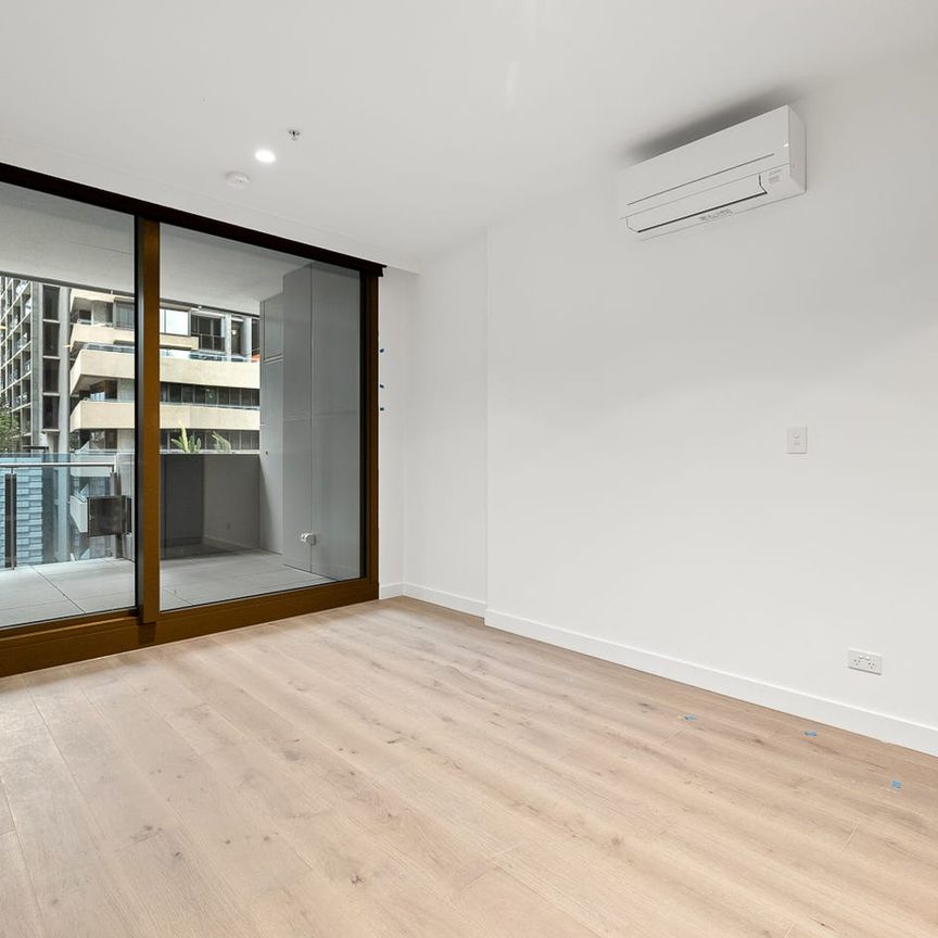 WEST SIDE PLACE TOWER D - SPACIOUS ONE BEDROOM APARTMENT - Photo 1