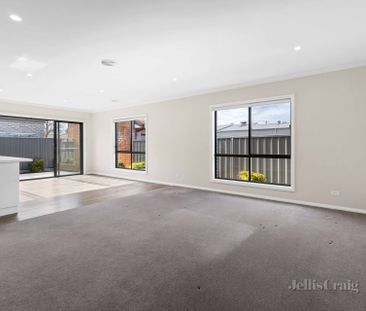 62 Elaine Avenue, Alfredton - Photo 6