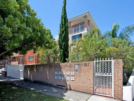 BRIGHT & SECURE 2-BEDROOM UNIT IN PRIME LOCATION - Photo 5