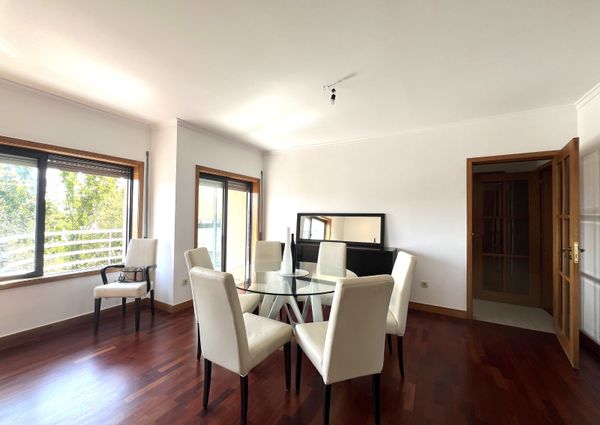 Fantástico Apartamento T2 Mobilado com Garagem e Arrumos