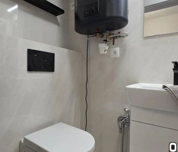 Podnájem nového velmi pěkného zařízeného cihlového bytu 1+kk nedale... - Fotografie 6