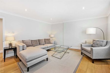 A charming and beautiful apartment on this prestigious Belgravia street, situated on the top floor of a period building. - Photo 3