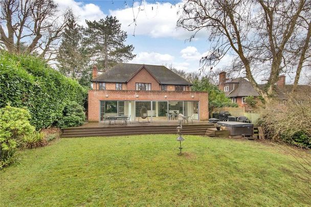 5 bedroom detached house to rent - Photo 1