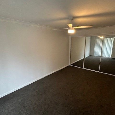 Moorebank - Photo 1