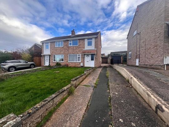 3 bedroom semi-detached house to rent - Photo 1