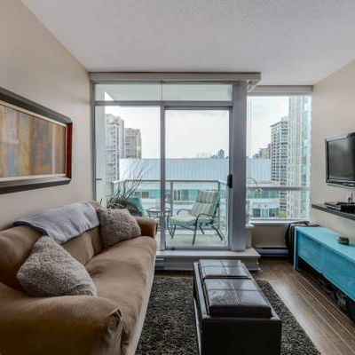 Centrally Located Bright & Cozy Vancouver Condo w/ Ocean View - Photo 1