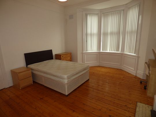 2 bed flat to rent in Rokeby Terrace, Newcastle upon tyne, NE6 - Photo 1