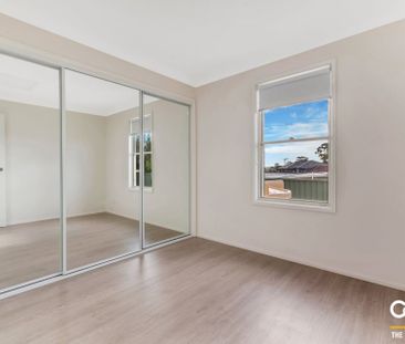 Beautiful Three Bedroom Granny Flat with Parking - Photo 2