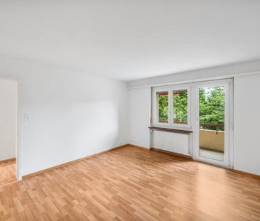 "Moderne 3-Zimmerwohnung mit Balkon in Laufen" - Photo 3