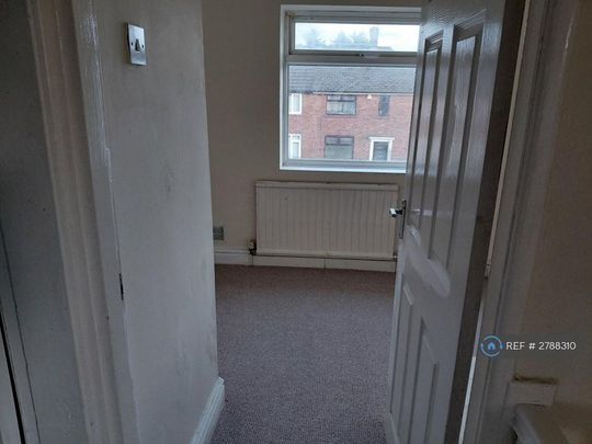 4 bedroom semi-detached house to rent - Photo 1