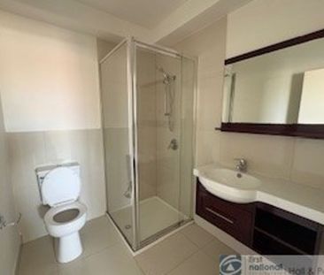 STYLISH ONE BEDROOM APARTMENT - Photo 2