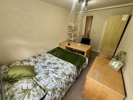 6 bedroom house to rent - Photo 4