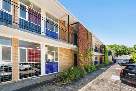 Bayside Living with Courtyard Style! - Photo 5