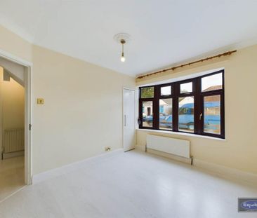 5 bedroom semi-detached bungalow to rent - Photo 5