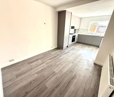 4 bedroom terraced house to rent - Photo 2