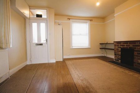 1 bedroom ground floor flat to rent - Photo 2