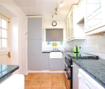 4 bedroom semi-detached house to rent - Photo 4