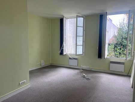 Location bureaux 5 pièces, 90.00m², Saintes - Photo 2