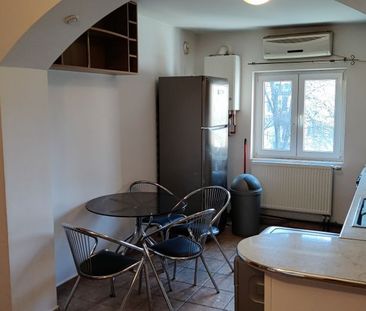 Apartament cu 4 camere de vânzare - Fotografie 4