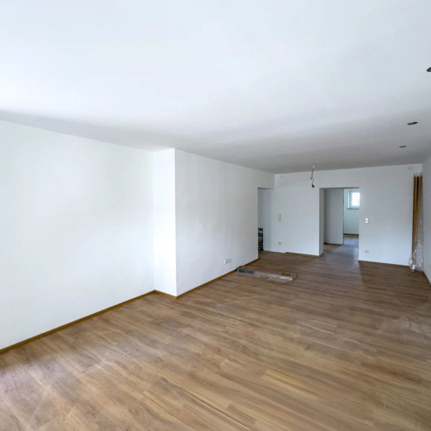 ERSTBEZUG NACH SANIERUNG! TRAUMHAFTE 3-ZIMMER-GARTENWOHNUNG - Photo 1