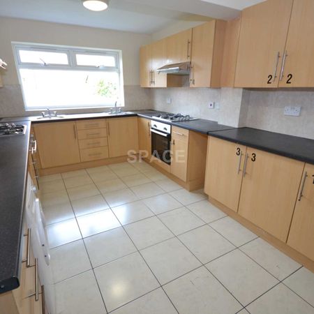 Basingstoke Road, Reading, Berkshire, RG2 0ET. - Photo 3